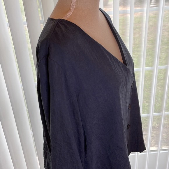Long Sleeve Button Front V Neck Top - Picture 5 of 8